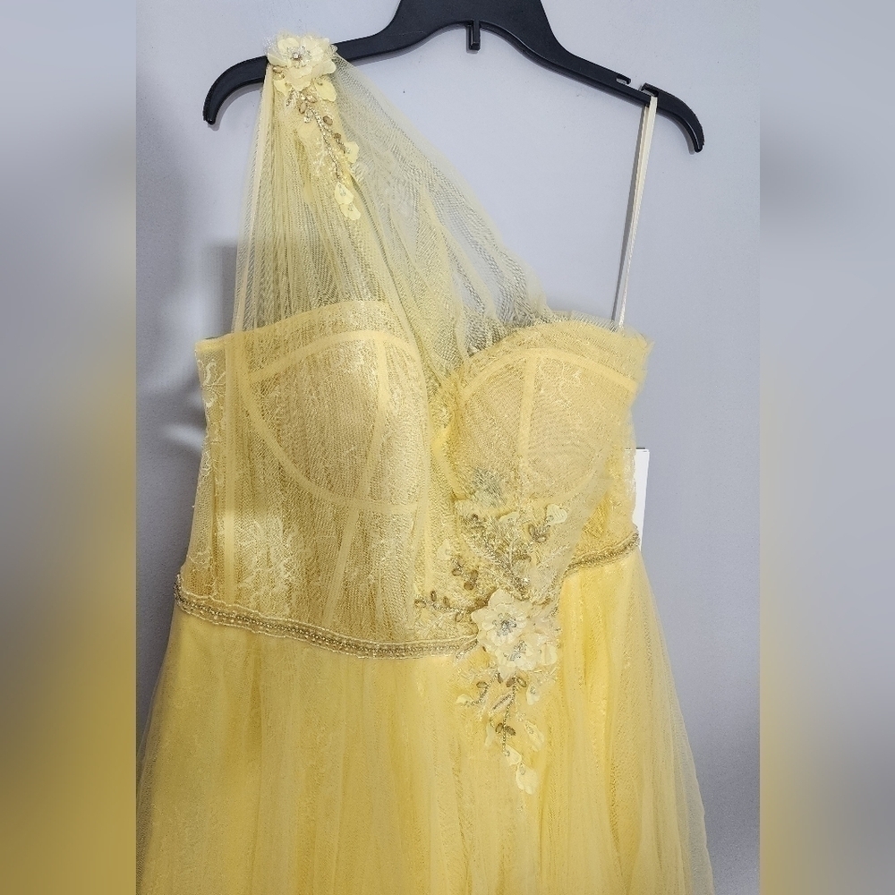 Mac Duggal NWT Lemon EMBELLISHED TULLE ONE SHOULDER HIGH LOW GOWN size 18 - Picture 7 of 16